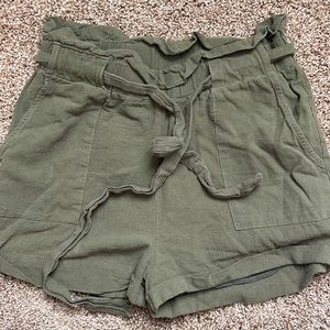L.A hearts green shorts